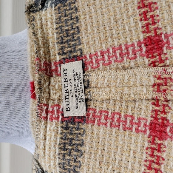 BURBERRY CHECK PLAID SCARF CAPE CAPELET - Picture 7 of 8